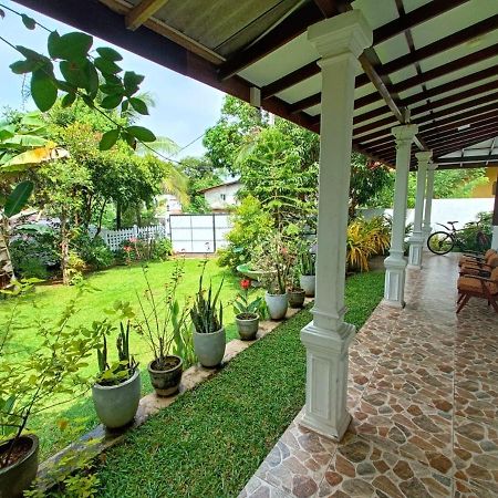 Dreams Villa Hikkaduwa Esterno foto