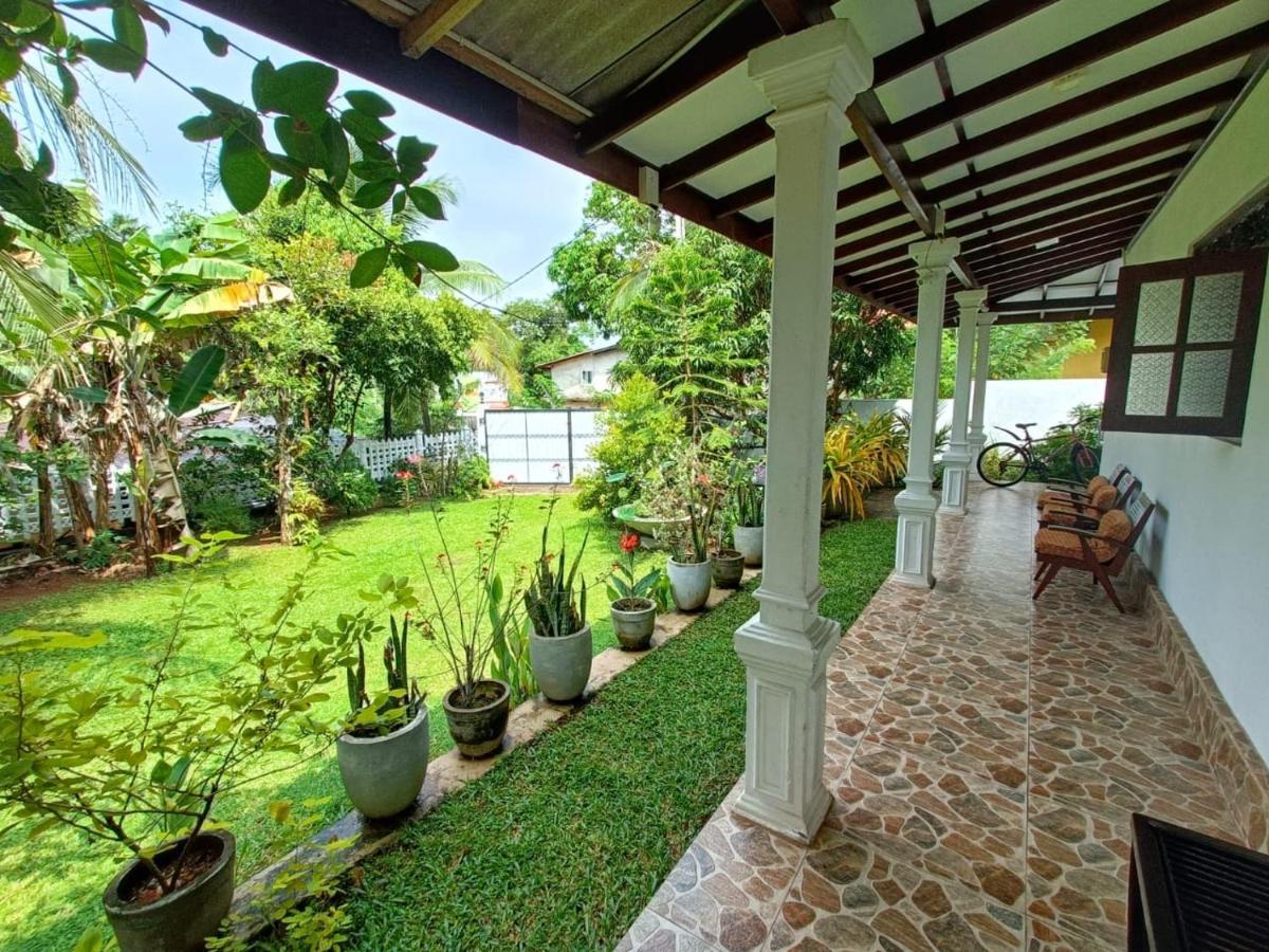 Dreams Villa Hikkaduwa Esterno foto