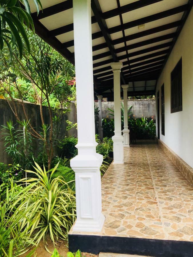 Dreams Villa Hikkaduwa Esterno foto